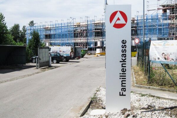 sessner-werbeanlagen-werpylon-04 sessner-werbeanlagen-werpylon-04